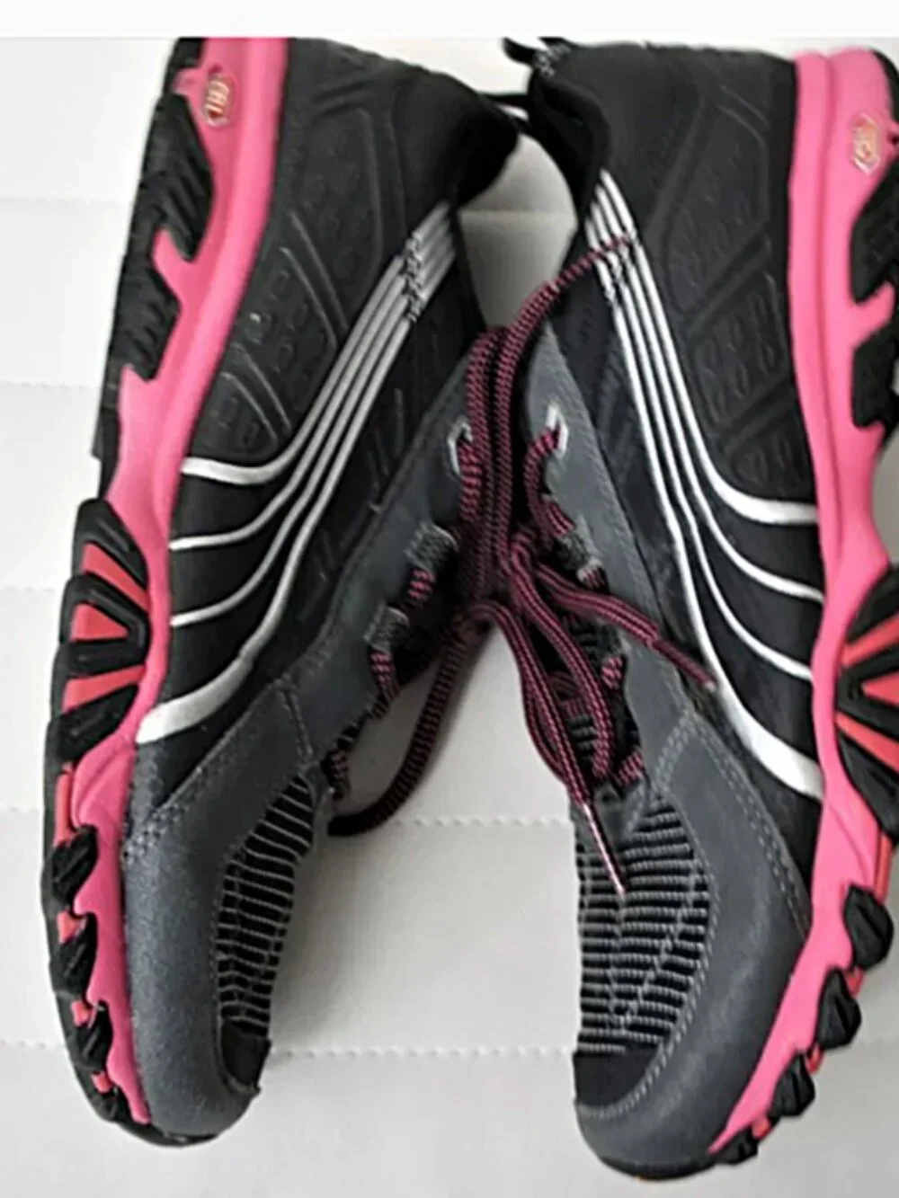 Puma Cell Black Pink Running Shoes size 8